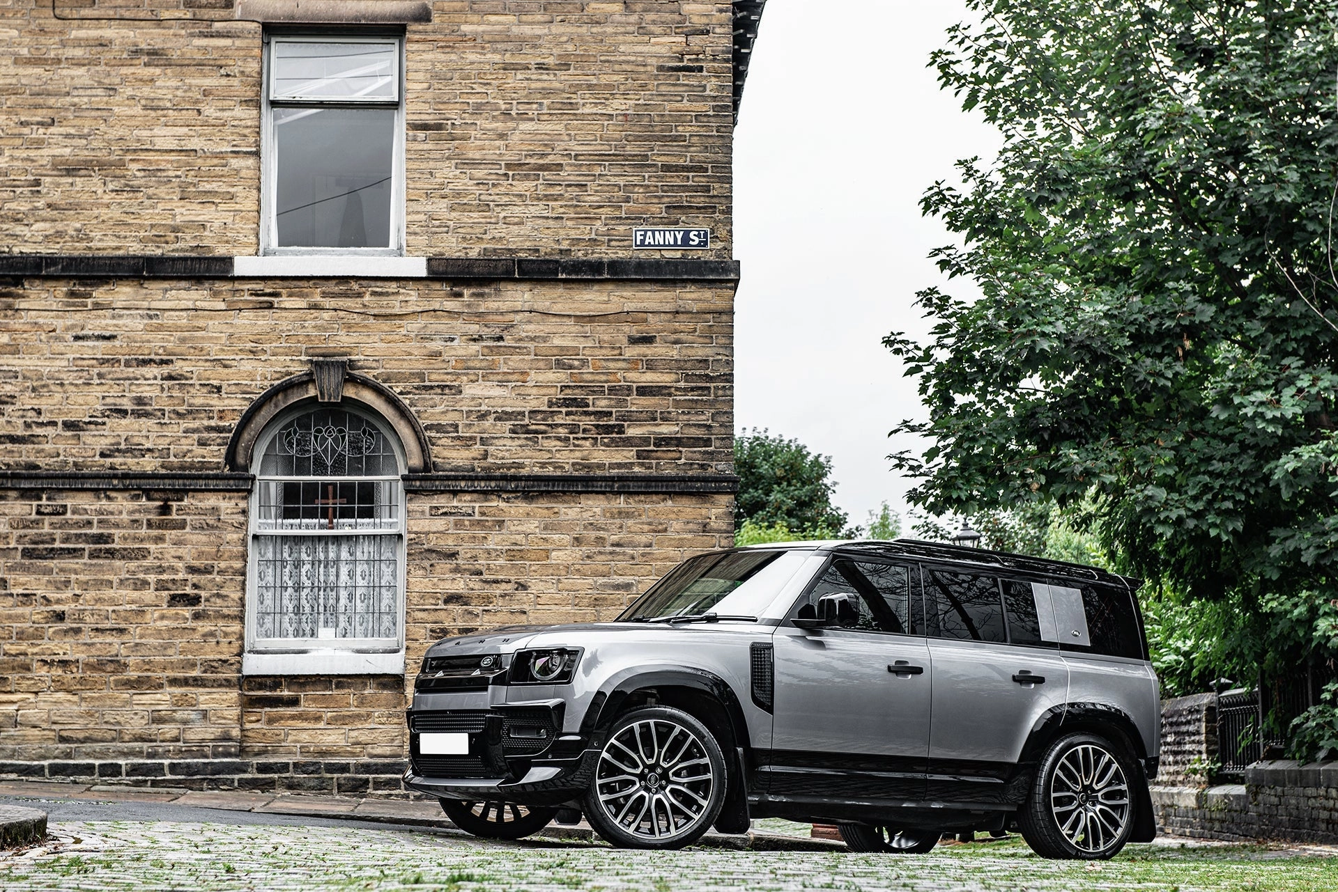 Land Rover Defender 110 - Silver Exterior