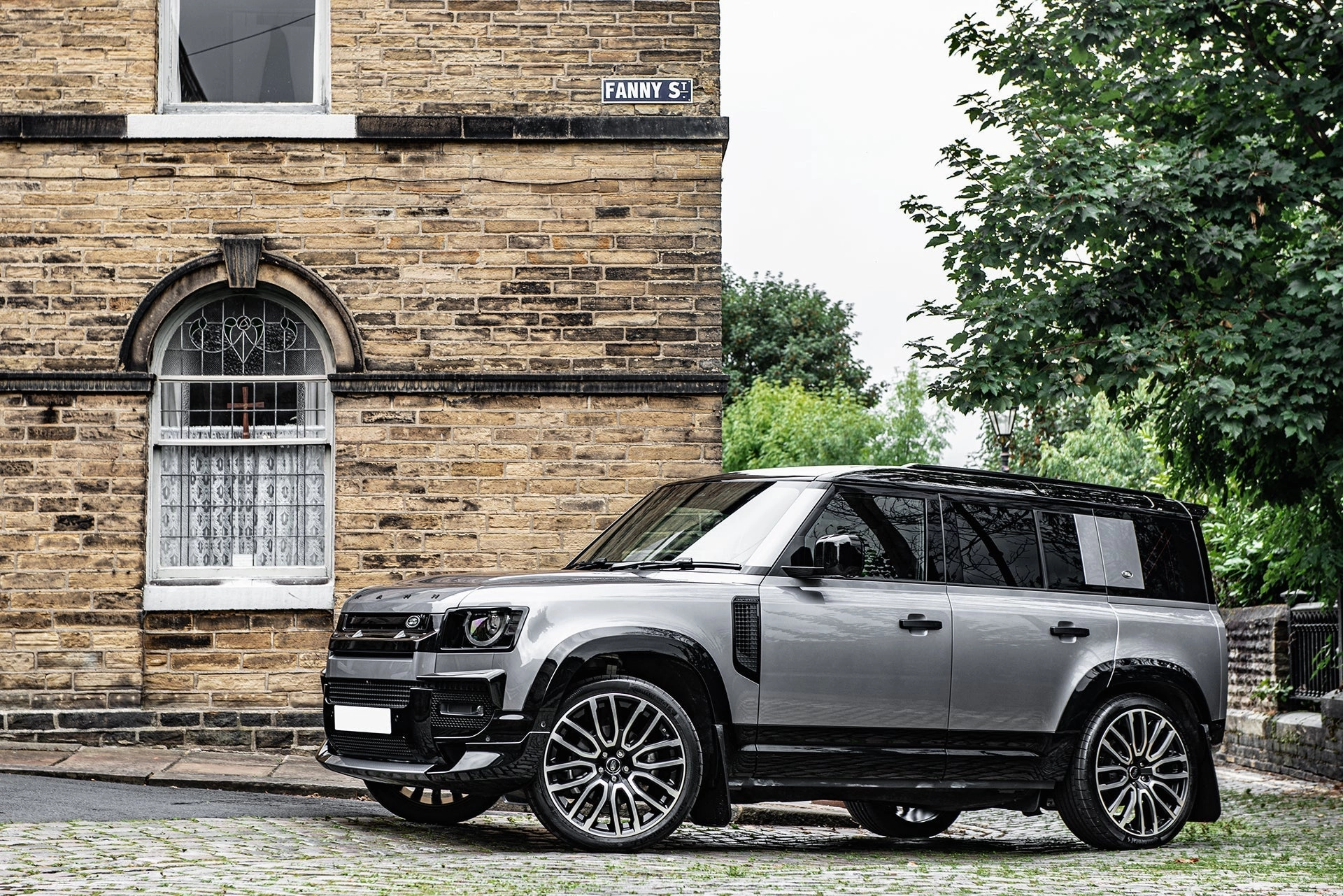 Land Rover Defender 110 - Silver Exterior