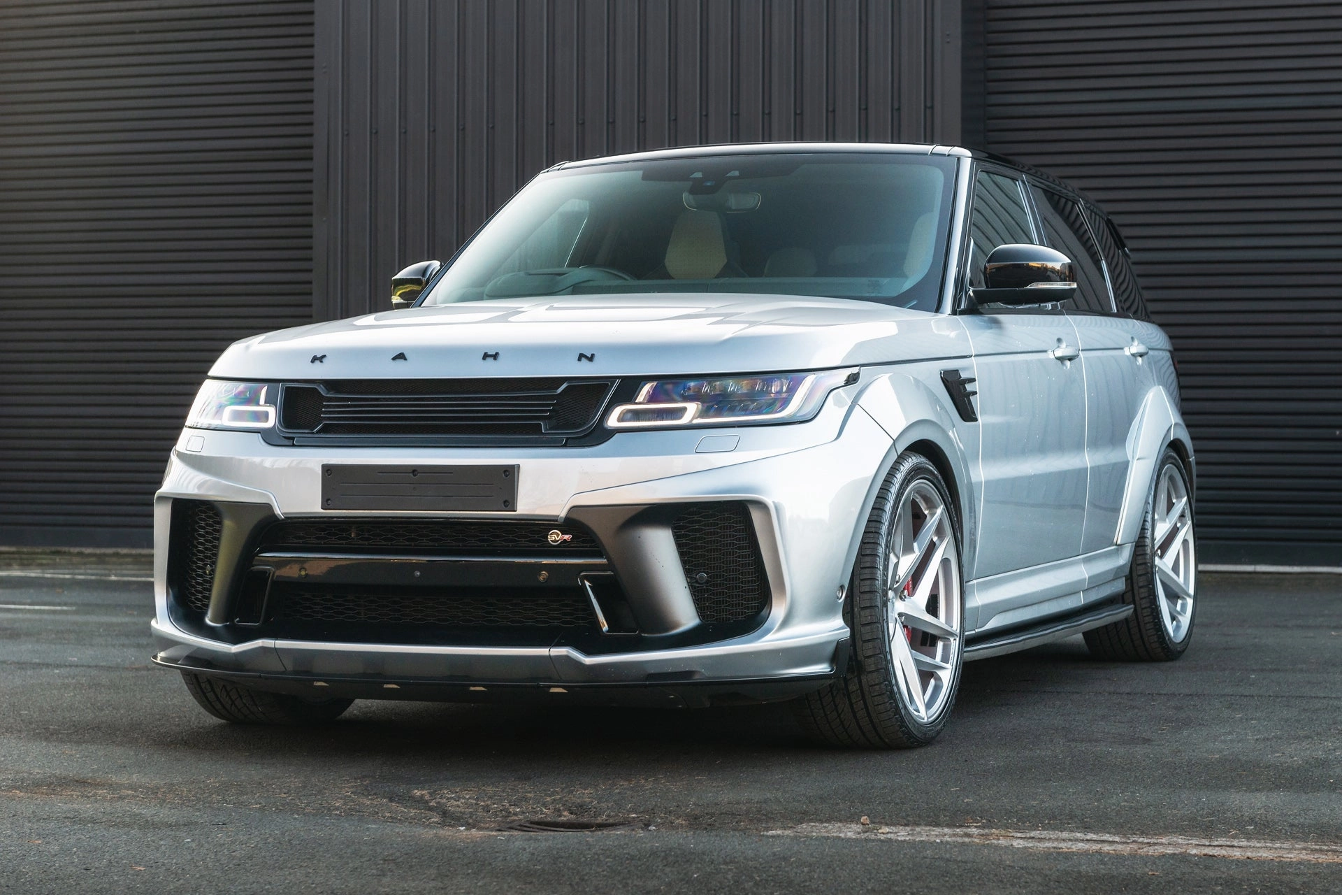 Range Rover Sport SVR Pace car - Silver Exterior