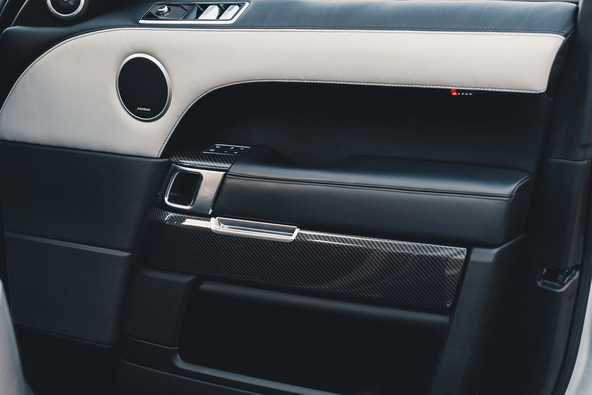 Range Rover Sport SVR Pace car - Silver Exterior
