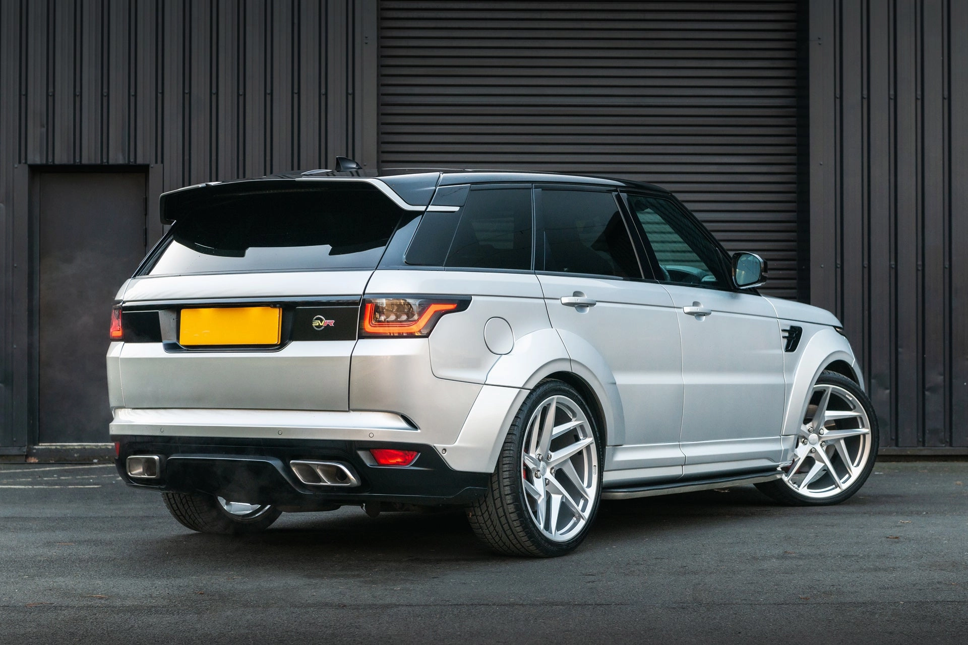 Range Rover Sport SVR Pace car - Silver Exterior